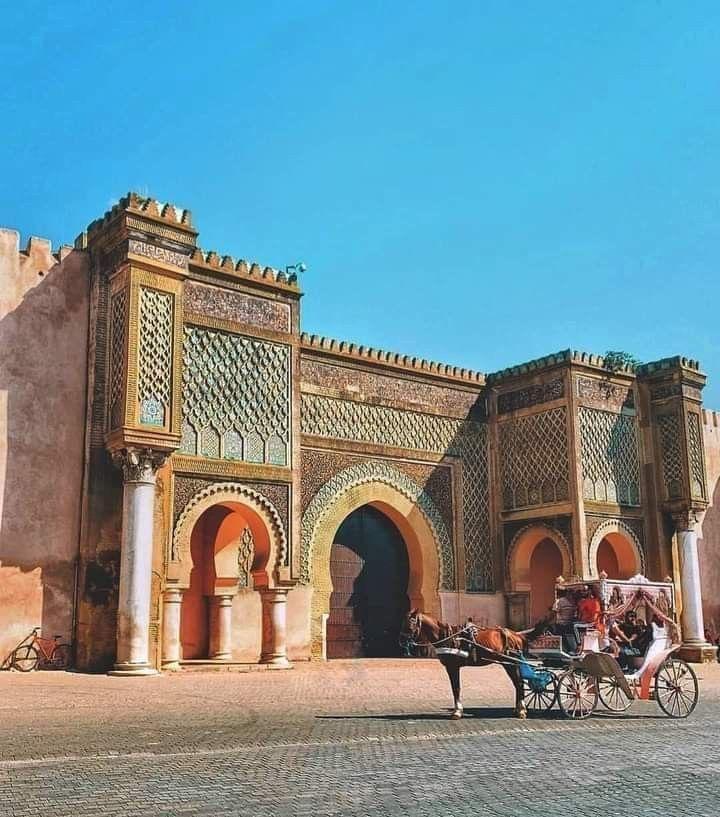 Kaiserliche Entdeckung: Eine Reise ins Herz von Marokko, zwischen Marrakesch und Rabat
 