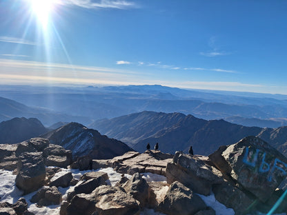 Aventura en la Cima: Senderismo en el Alto Atlas y Ascenso al Monte Toubkal