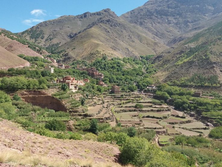 Marruecos de Emociones Fuertes: 10 Días de Aventura en Quads, Escalada, Paracaidismo y Surf
 