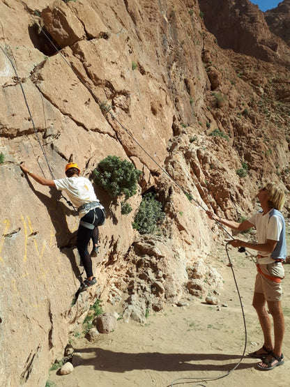 Marruecos de Emociones Fuertes: 10 Días de Aventura en Quads, Escalada, Paracaidismo y Surf
 