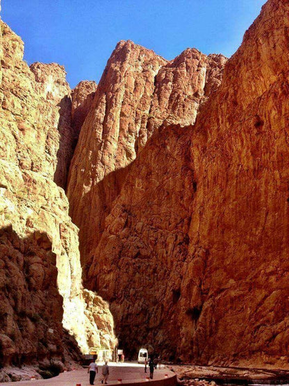 Marruecos de Emociones Fuertes: 10 Días de Aventura en Quads, Escalada, Paracaidismo y Surf
 