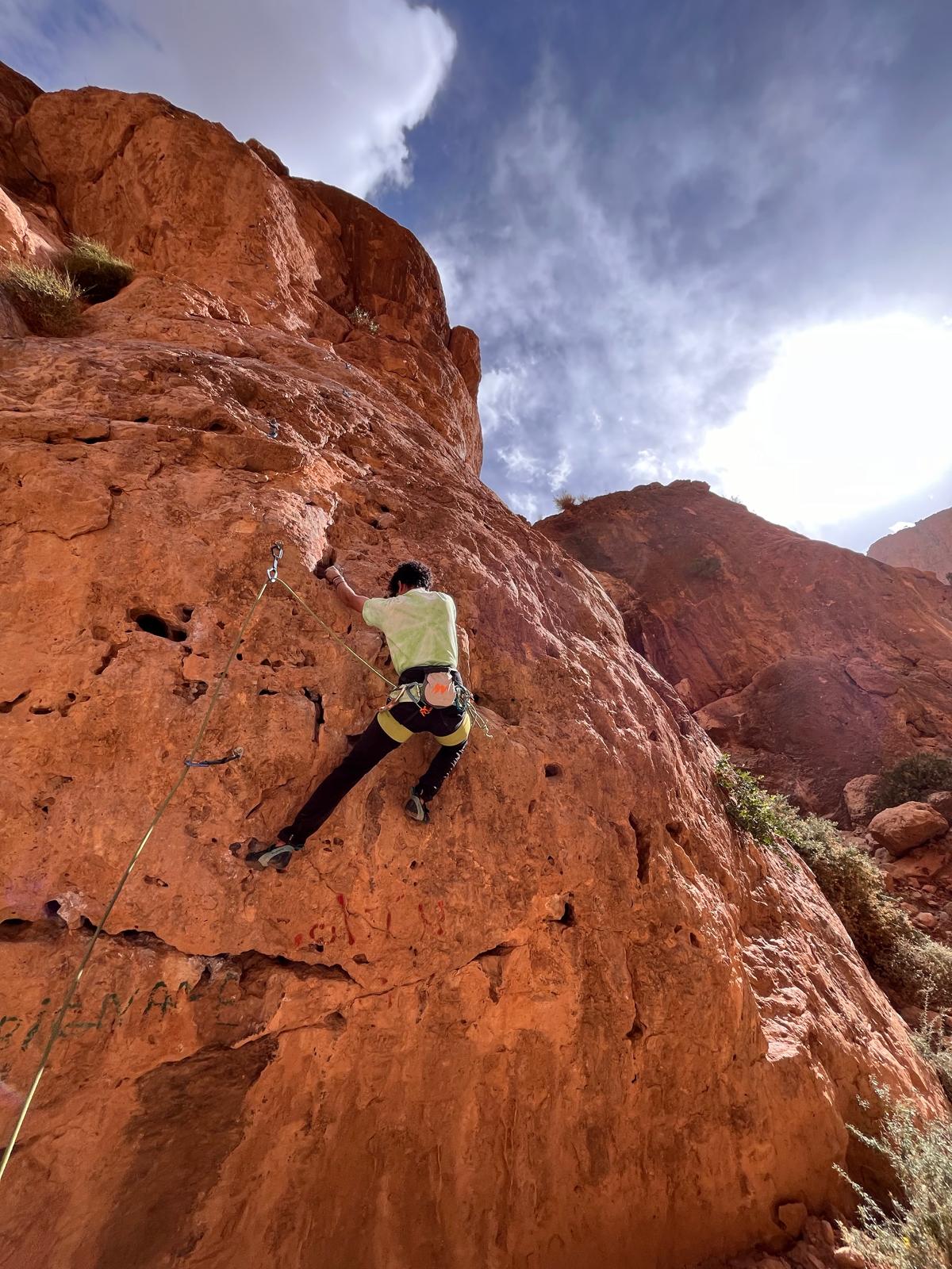 Marruecos de Emociones Fuertes: 10 Días de Aventura en Quads, Escalada, Paracaidismo y Surf
 