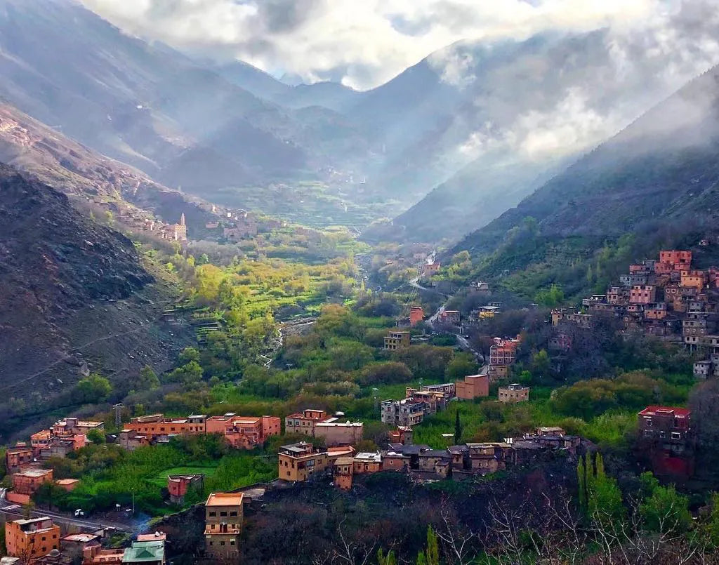 Marruecos de Emociones Fuertes: 10 Días de Aventura en Quads, Escalada, Paracaidismo y Surf
 