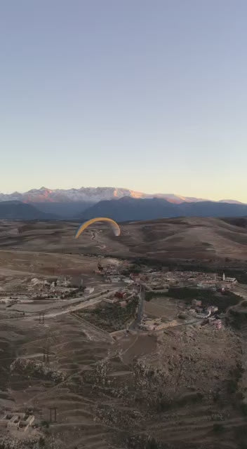 Marruecos de Emociones Fuertes: 10 Días de Aventura en Quads, Escalada, Paracaidismo y Surf
 